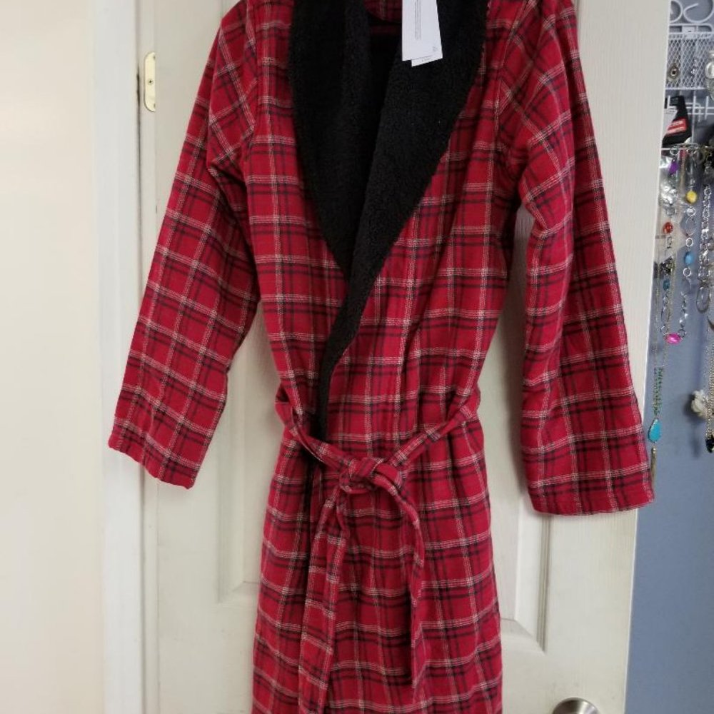 UGG robe Men's size M/L. Brand new with tags.